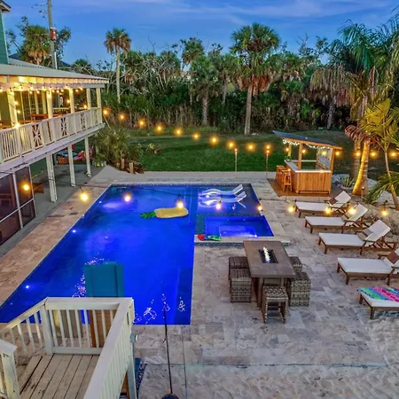 #1 Largest Tampa Private Compound 13Br Sleeps 40 Heated Pool Spa